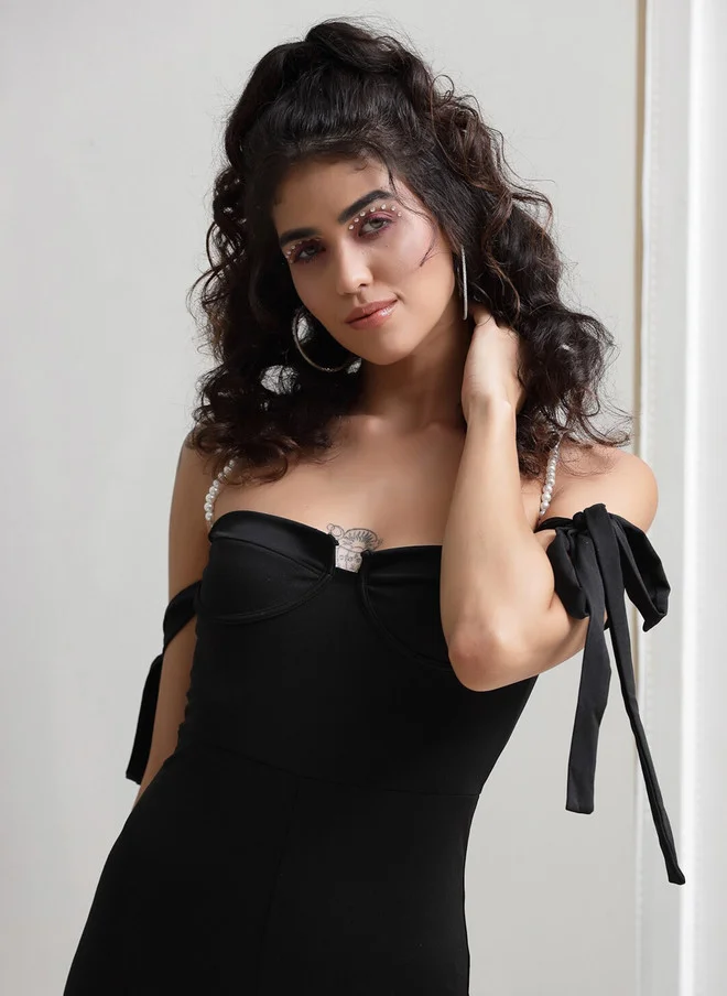 PRIZO Black Solid Basic Halter Neck Jumpsuit